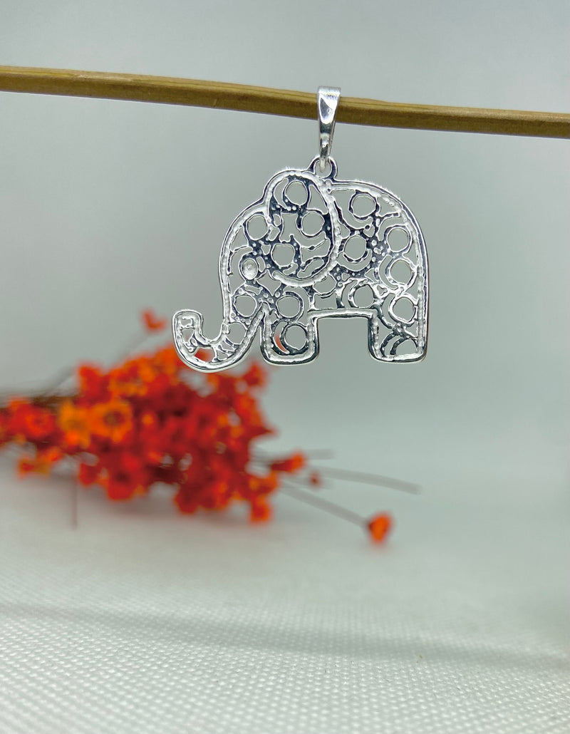 Pingente Elefante Vazado Detalhado