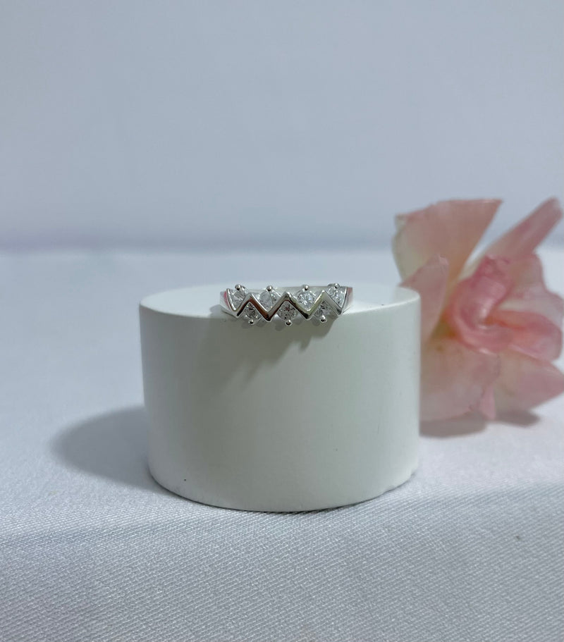 Anel Meio Zig-Zag Zircônia